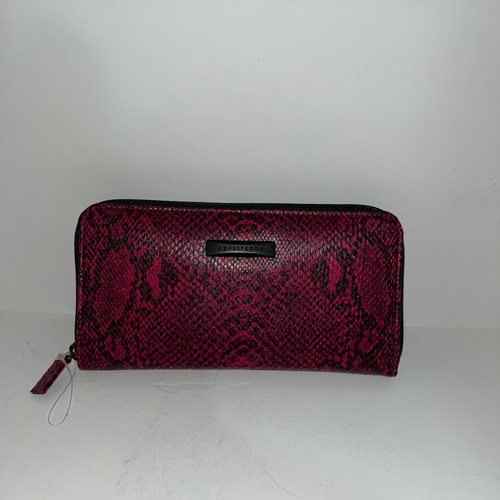 NWOT Apostrophe Snakeskin Burgundy wallet